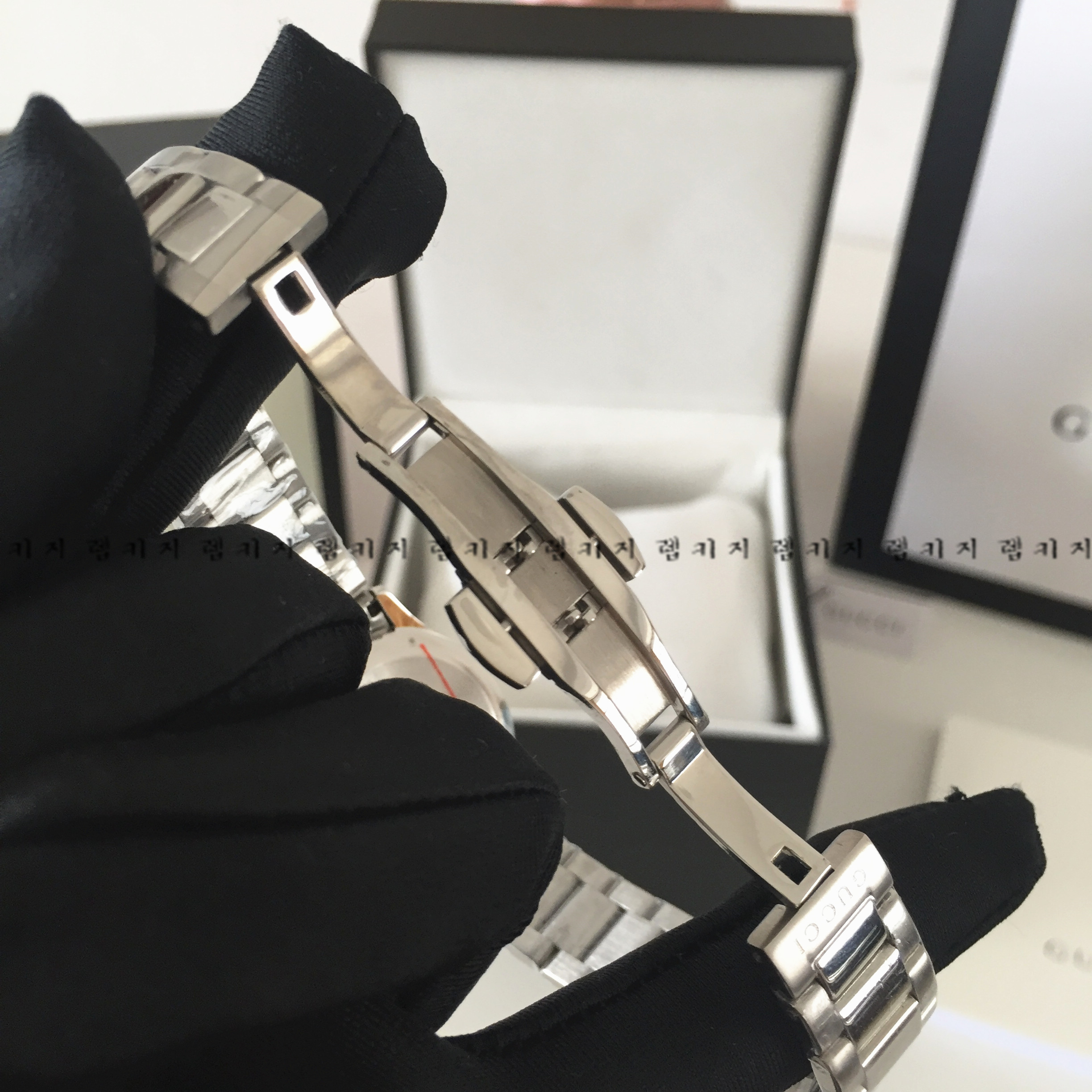 구찌 G타임리스 캣 워치 은장 여성 메탈시계